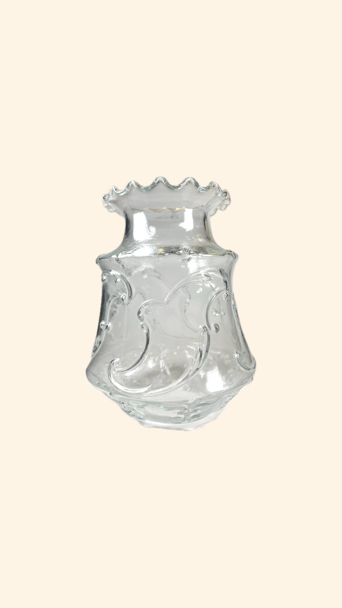 Klar tulpankupa till fotogenlampa i klart glas med en vågig kant upptill och en mönstrad midja